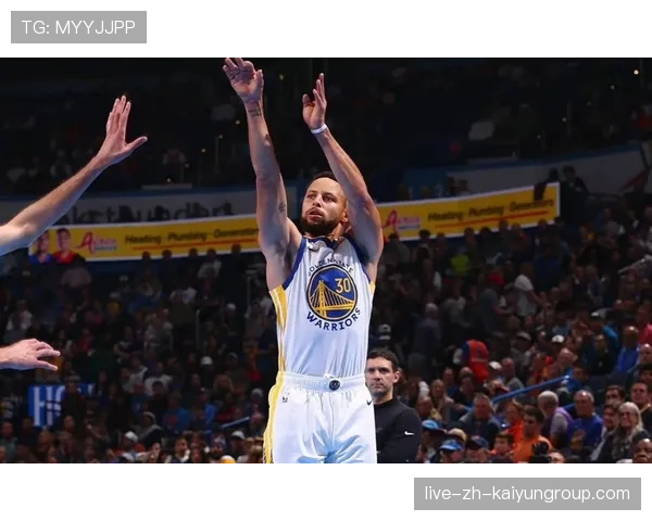 勇士反击成功，库里带队轻松战胜太阳，库里35分勇士惜败开拓